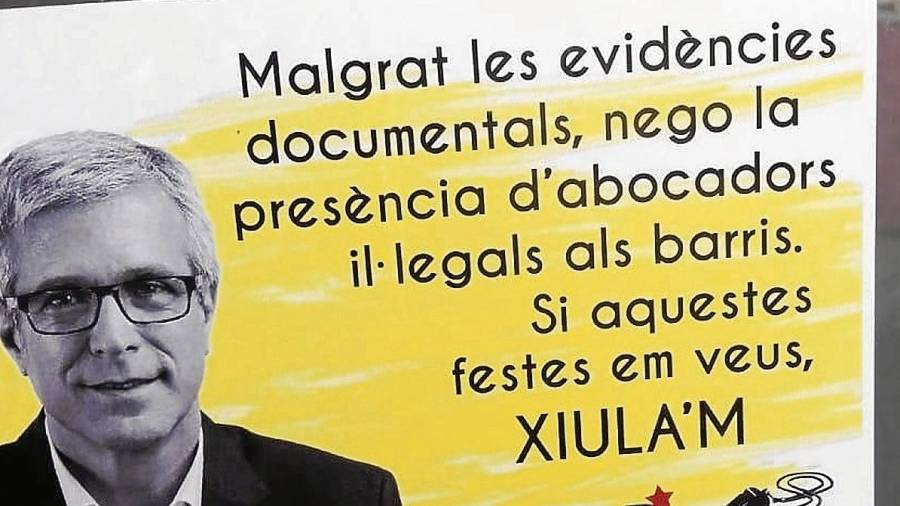 Imagen del cartel en el que aparece el rostro del alcalde, Josep Fèlix Ballesteros, en el que se incita a silbarle. FOTO: Cedida