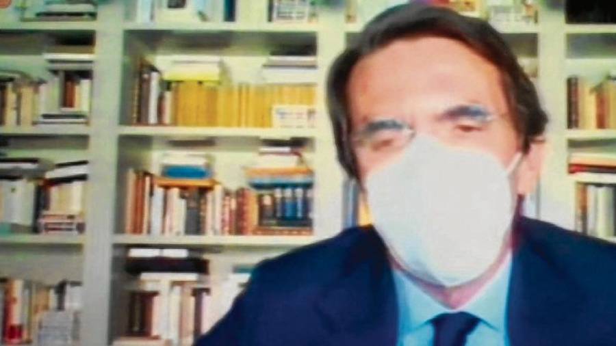 Aznar ha declarado con mascarilla por videoconferencia, pese a encontrar en su habitación de su casa. FOTO: EFE