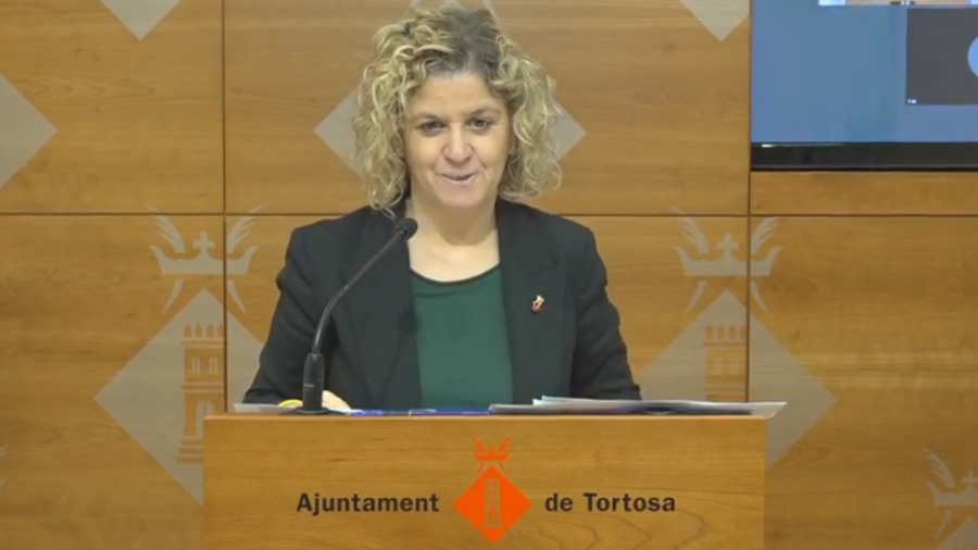 Moment de la compareixença de l'alcaldessa de Tortosa, Meritxell Roigé