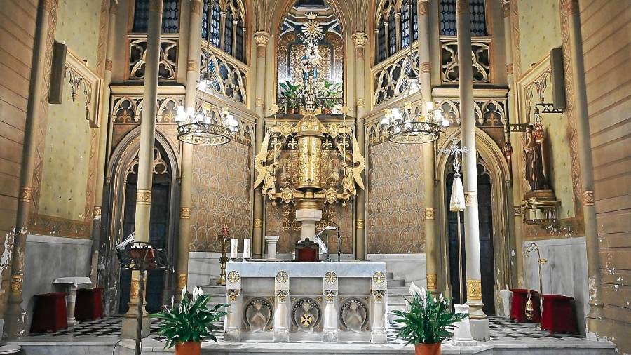 Imagen del altar de la iglesia Jesús-Maria, estuche de la obra de Gaudí. FOTO: ALFREDO GONZÁLEZ