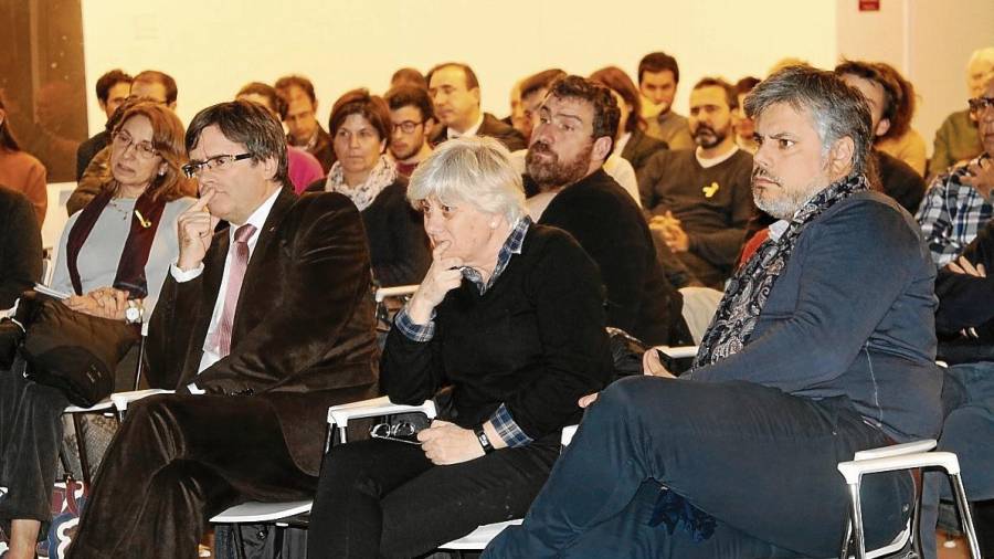 Albert Batet, a la derecha, el pasado lunes junto al expresident Carles Puigdemont en Bruselas. FOTO: ACN