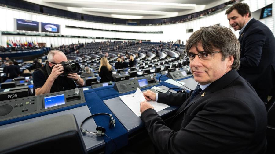 Toni Comín y Carles Puigemont en el Parlamento Europeo. Imagen de archivo. FOTO: EFE