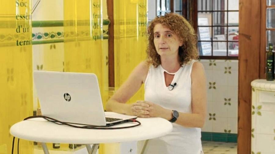 Mònica Bulló es la responsable del grupo de investigación en Nutrición y Enfermedades Metabólicas del IISPV-URV, durante la jornada online ‘Alimentació, salut i ciutat’.