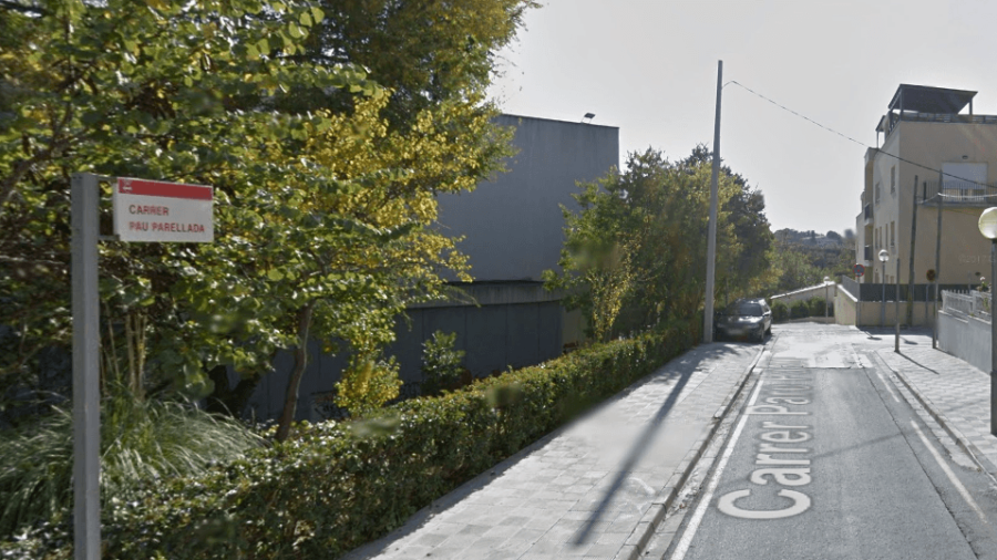 La descarga eléctrica ocurrió en un centro transformador de Valls de la calle Pau Parellada. FOTO: Google