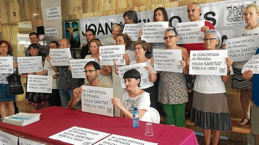 Protesta del Grup de Treball en Defensa de la Sanitat Pública a Tarragona, al vestíbul de l’Hospital Joan XXIII, el passat 8 d’agost. Carla Pomerol/DT
