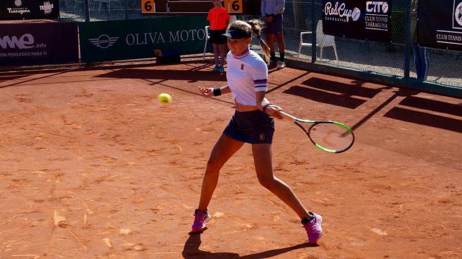 Victoria Jimeńez, en uno de los partidos de la Red Cup jugada en el CT Tarragona. FOTO: Club Tennis Tarragona