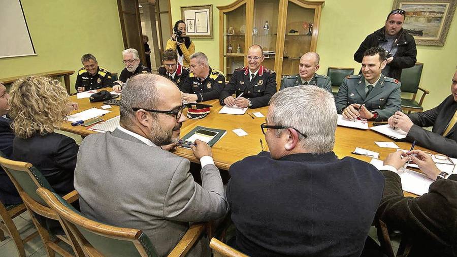El conseller Buch aquest dimecres a la Junta Local de Seguretat, a l’Ajuntament de Tortosa. FOTO: Joan Revillas