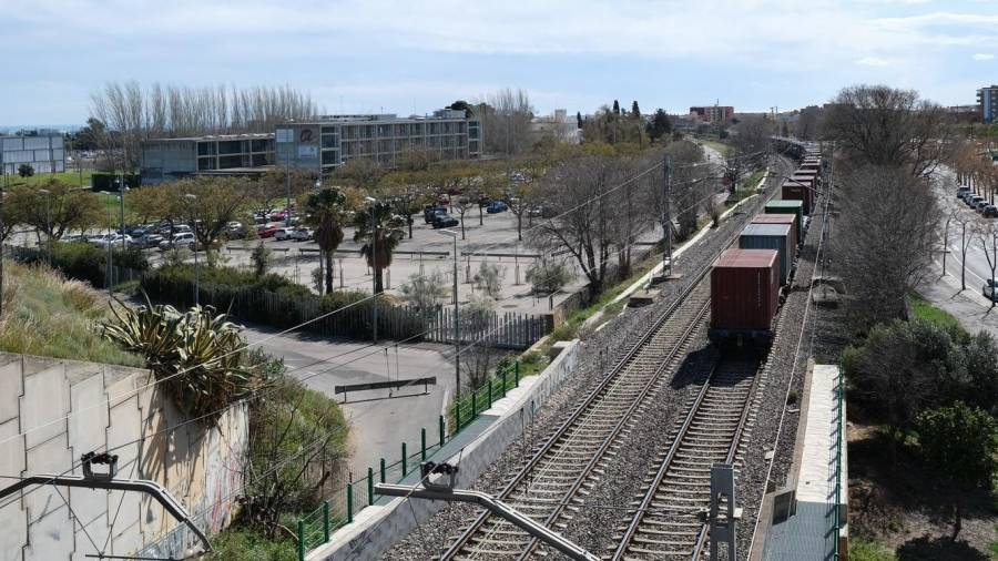 El estudio contempla que una de las paradas del tranvía en Reus sea en Bellissens. FOTO: FABIÁN ACIDRES