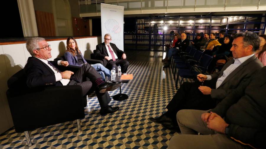 La cita llenó la sala del Teatret del Serrallo de personas interesadas en conocer los retos de la UE. FOTO: pere ferré