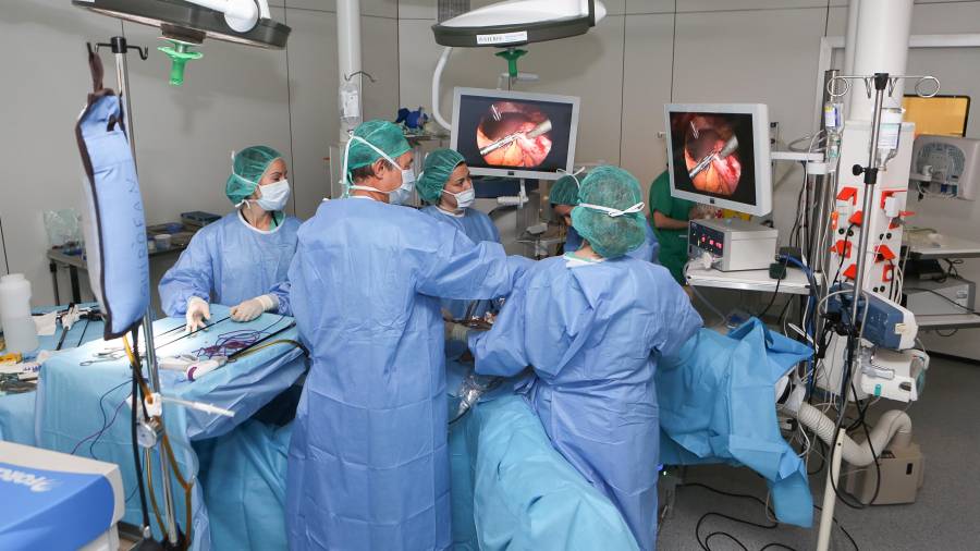 Imagen de una operación en el Hospital Sant Joan de Reus. FOTO: ALBA MARINÉ