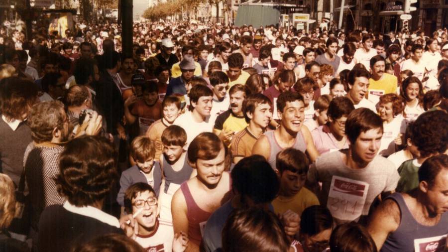Primera peonada popular per Santa Tecla de 1979. FOTO: Chinchilla. Cedida pel Centre d'Imatges de Tarragona/ L’Arxiu