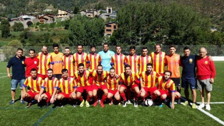 La formación del Llorenç, un equipo clásico en Tercera Catalana. FOTO: DT