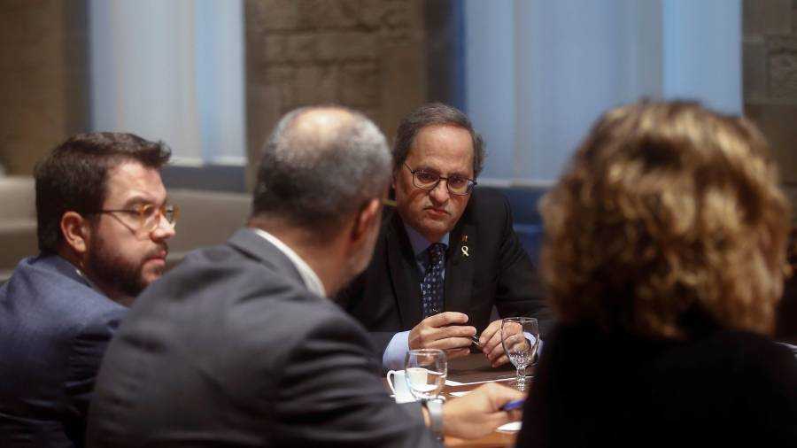 El president de la Generalitat, Quim Torra, ayer con sus consellers para evaluar los efectos de la borrasca Gloria. FOTO: QUIQUE GARCÍA/EFE