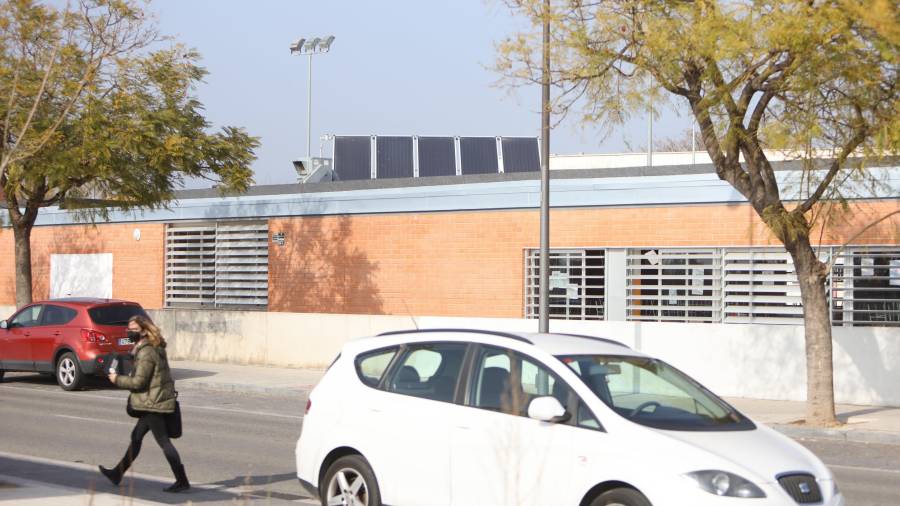 Placas solares en la escuela Doctor Alberich i Casas. FOTO: ALBA MARINÉ