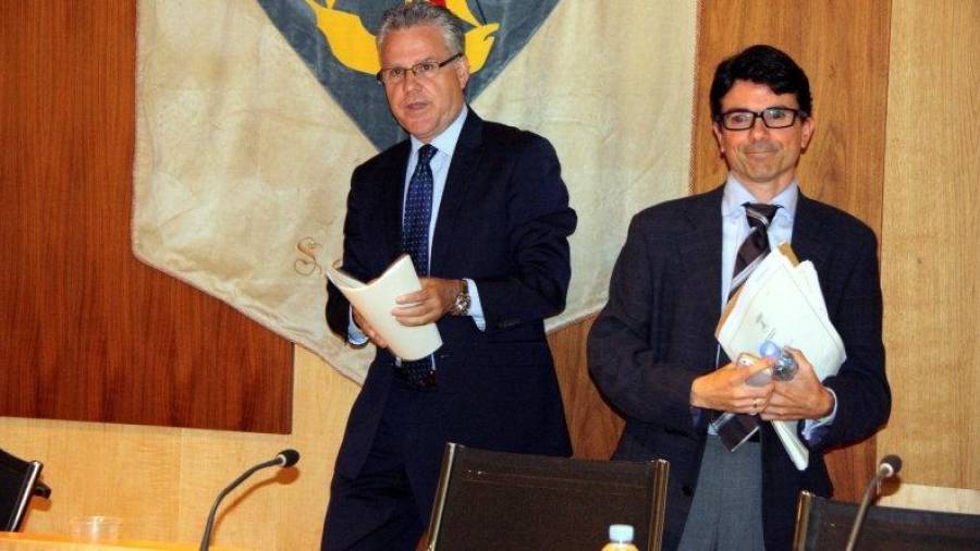 El portavoz del PP de Salou, Mario García (izquierda), junto al alcalde de Salou, Pere Granados. Foto: ACN