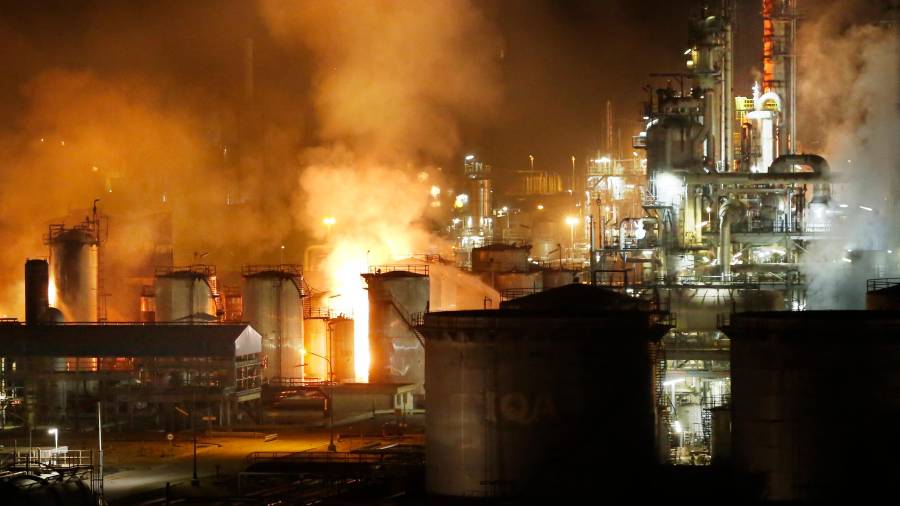 Imagen del accidente químico en la planta de Iqoxe del 14 de enero de 2020. FOTO: Pere Ferré
