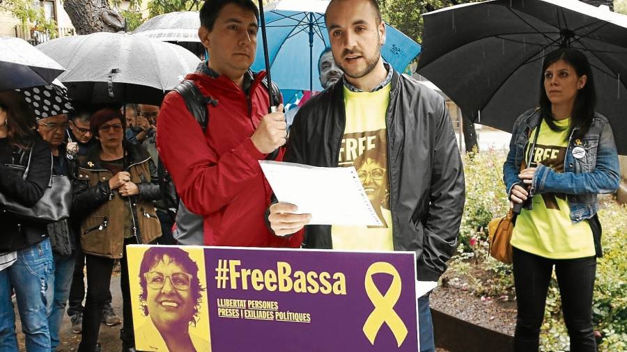 El fill de Dolors Bassa llig una carta des de la presó a l'acte on Aragonés va instar Puigdemont a consensuar el candidat amb ERC. Foto: ACN