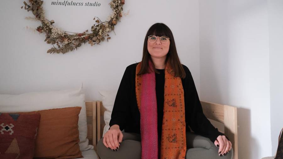 Clara Rosell en A Meditar, centro de ‘mindfulness’. FOTO: FABIÁN ACIDRES
