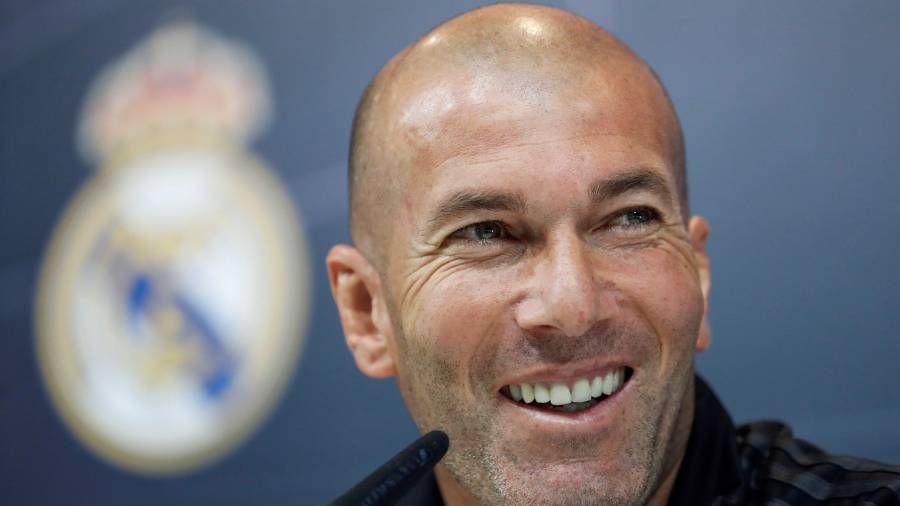 Zinedine Zidane volverá a dirigir al Real Madrid desde mañana martes. Foto: EFE