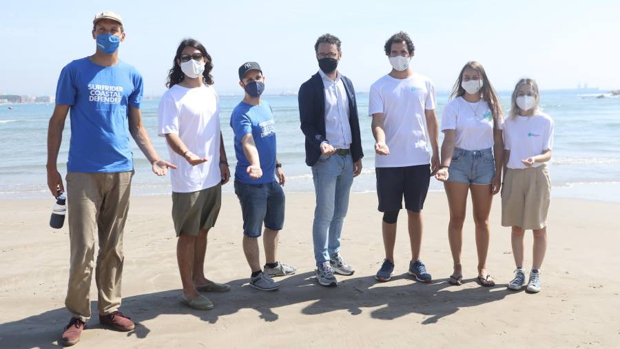 Los pellets de la playa de La Pineda llegan al Gobierno