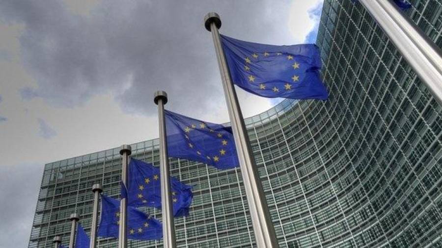 Bruselas apuesta por una reducción gradual del déficit para no 'matar' el crecimiento
