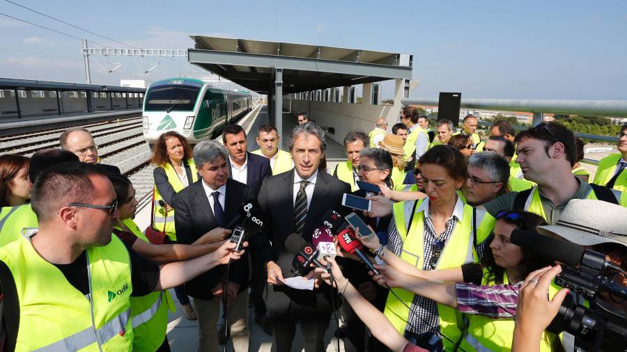 El ministro Íñigo de la Serna hizo un recorrido por las obras del Corredor. Foto: Pere Ferré