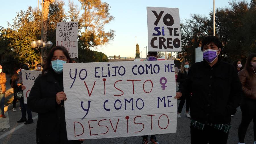 Imagen de la protesta en Tarragona contra los casos de acoso en Ponent. ACN