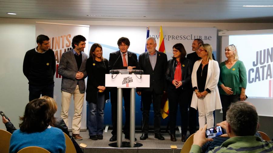 El expresidente Puigdemont, este domingo, realizando una valoración de las elecciones españolas. FOTO: ACN