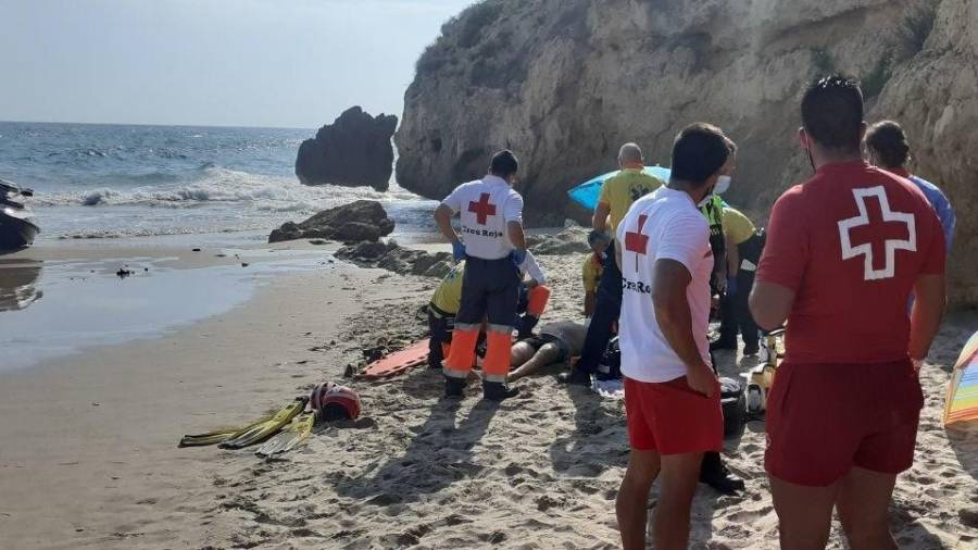 Creu Roja ha atendido primero a los tres afectados. FOTO: Bombers