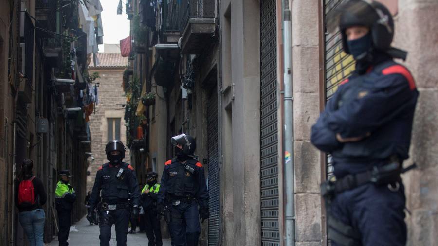 Los Mossos d'Esquadra han puesto en marcha una operación contra el narcotráfico en Barcelona. EFE