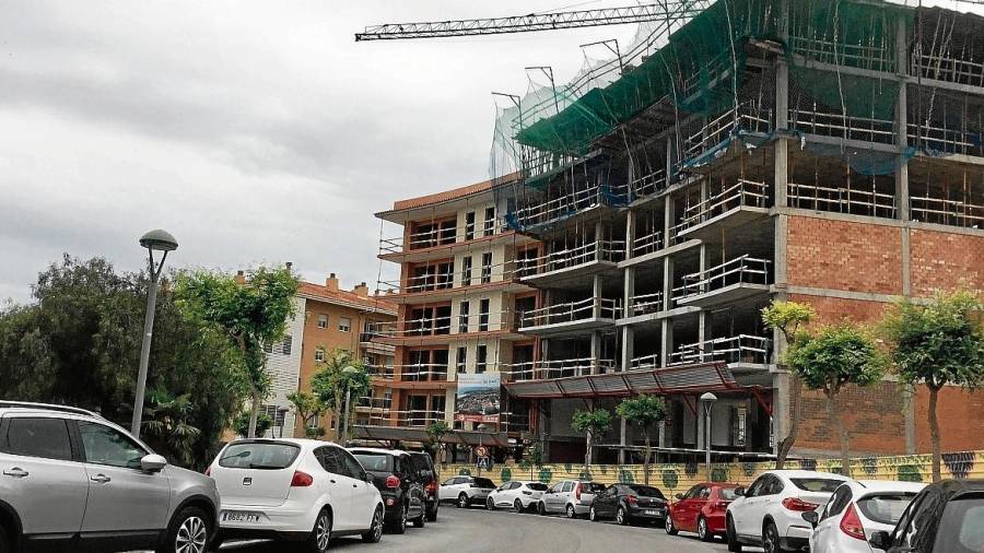En la Arrabassada se construyen 75 viviendas, todas con plaza para coche eléctrico.FOTO: Octavi saumell