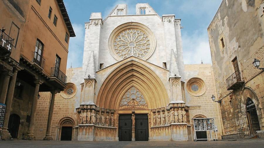 En Tarragona tuvo lugar el bautizo de Alfonso, hijo de Constanza y Pere el Gran. También en Tarragona contrajeron matrimonio Jaume II y Elisenda de Moncada, en terceras nupcias.