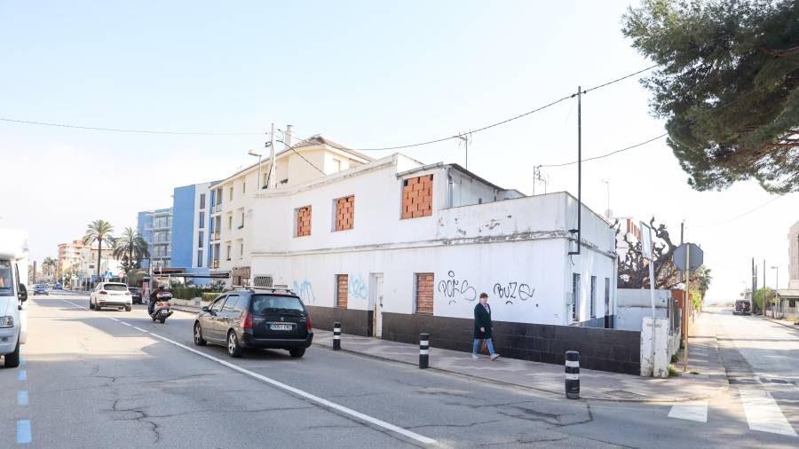 El Ayuntamiento derribará el inmueble número 16 de la calle Andròmeda. FOTO: Alba Mariné