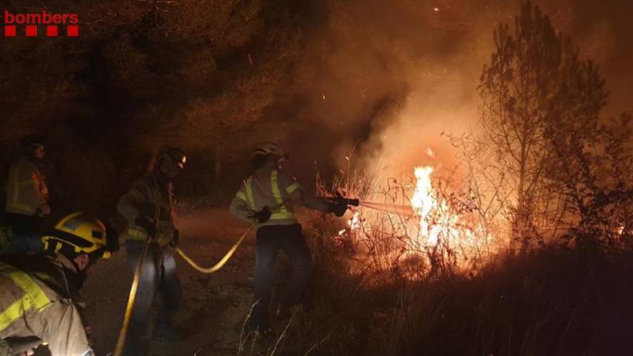 Imagen del incendio en Roda de Ber&agrave;. FOTO: Bombers