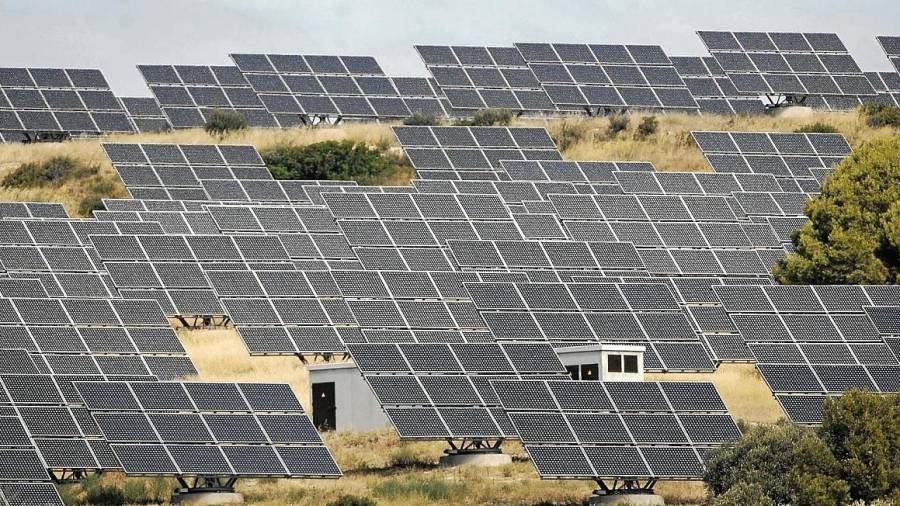 Imatge d’una instal·lació d’energia solar fotovoltàica a les Terres de l’Ebre. FOTO: JOAN REVILLAS