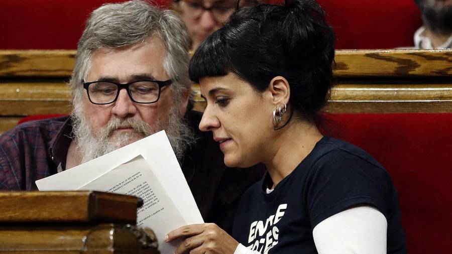 Joan Garriga y Anna Gabriel, el pasado martes en el Parlament