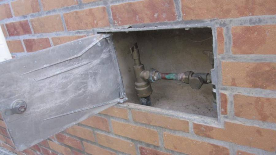 Ejemplo de manipulación de contador de agua detectado en La Pobla de Montornès.