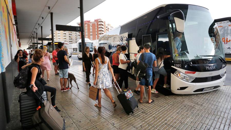 El bus a Barcelona muya menudo es el que va al aeropuerto. Foto: Pere Ferré