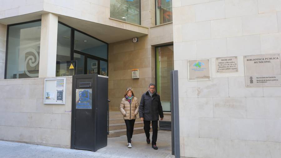 La Biblioteca Josep Salceda ha sido uno de los primeros servicios en recuperar la actividad. FOTO: A.MARINÉ
