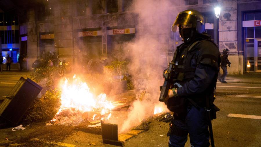 Imagen de los disturbios en Barcelona. EFE
