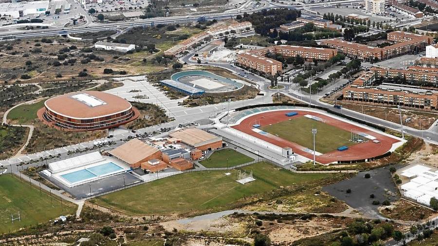 Imagen aérea del Anillo Mediterráneo de Campclar, con la piscina olímpica, el Palau d’Esports, el velódromo, el pabellón polideportivo y el estadio de atletismo. FOTO: PERE FERRÉ