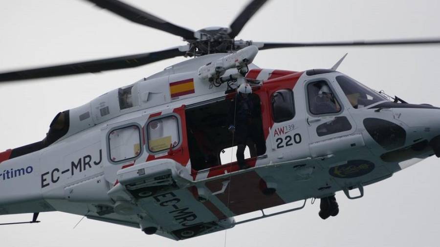 El rescate lo ha efectuado el Helimer 220, con base en el aeropuerto de Reus. Foto: Javi Lozano