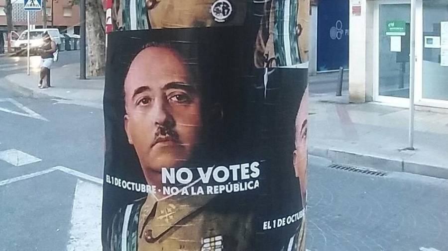 Carteles con la cara de Franco aparecidos en Reus