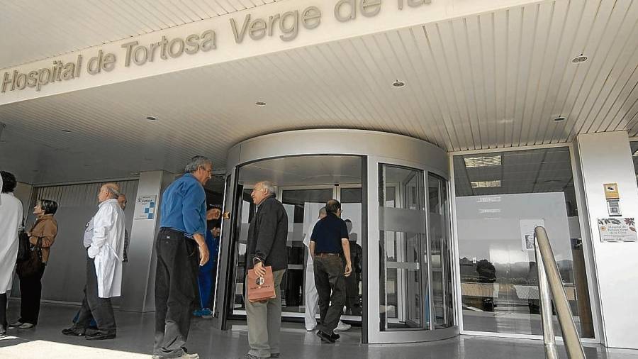 Imatge de la porta principal de l’Hospital de Tortosa Verge de la Cinta. Foto: JOAN REVILLAS