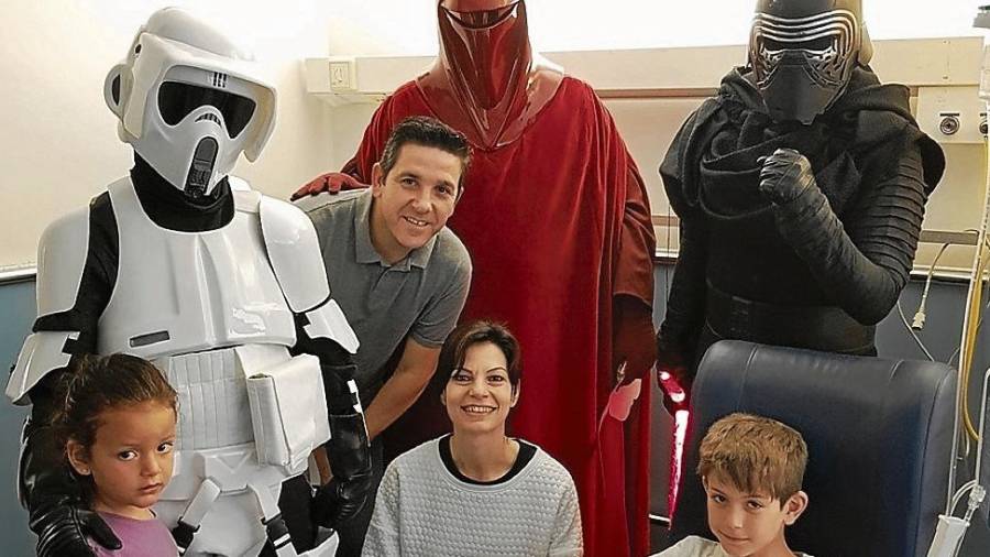 Els personatges de Star Wars, amb una família a l’hospital. Foto: Cedida