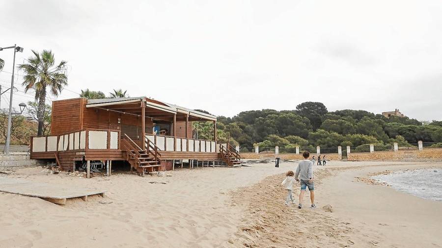 La Nova Estrella, en la playa de la Arrabassada, abrirá a partir de esta semana, cuando se arregle el tiempo. FOTO: Alba Mariné
