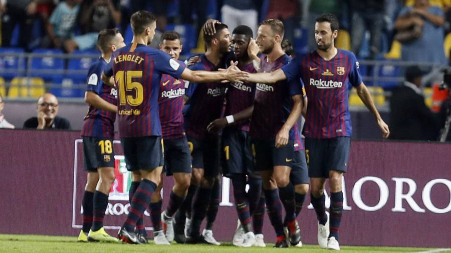 Los jugadores del Barça celebrando la Supercopa. EFE