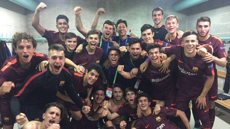 Los futbolistas del juvenil A del Barça celebran el pase a la final. Foto: F.C Barcelona