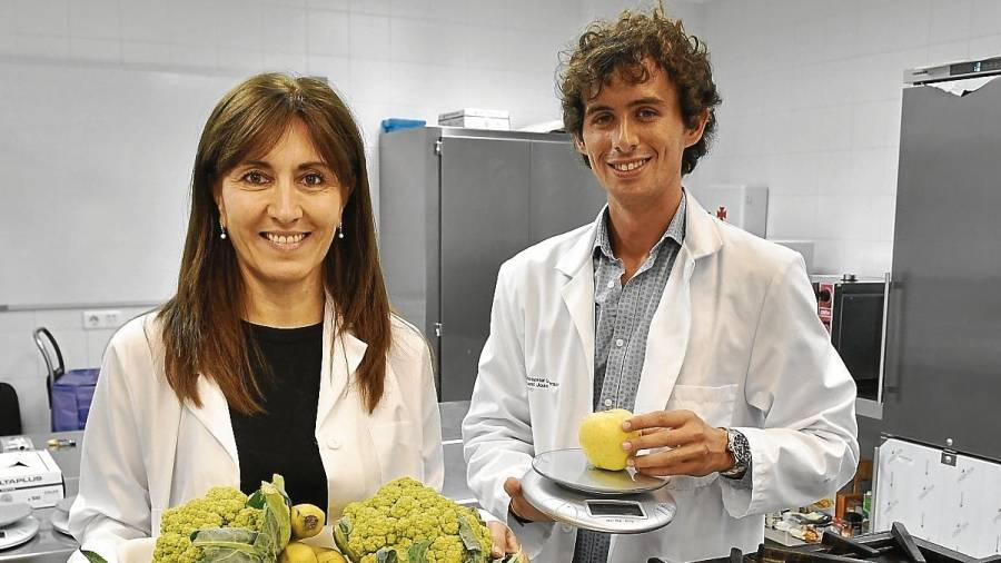 Los dietistas e investigadores de la URV, Nancy Babio y Guillermo Mena-Sánchez. FOTO: Alfredo González