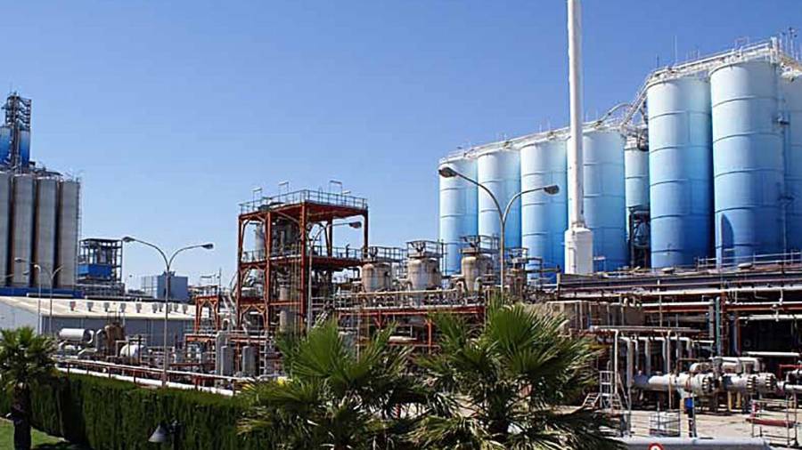 La industria química tiene un papel muy relevante dentro de la economía de la provincia de Tarragona